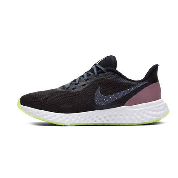 Nike Shoes - Nike Revolution 5 SE Running Shoes